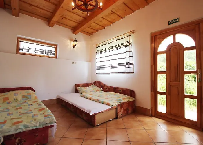 Guest house Cserhat 3*