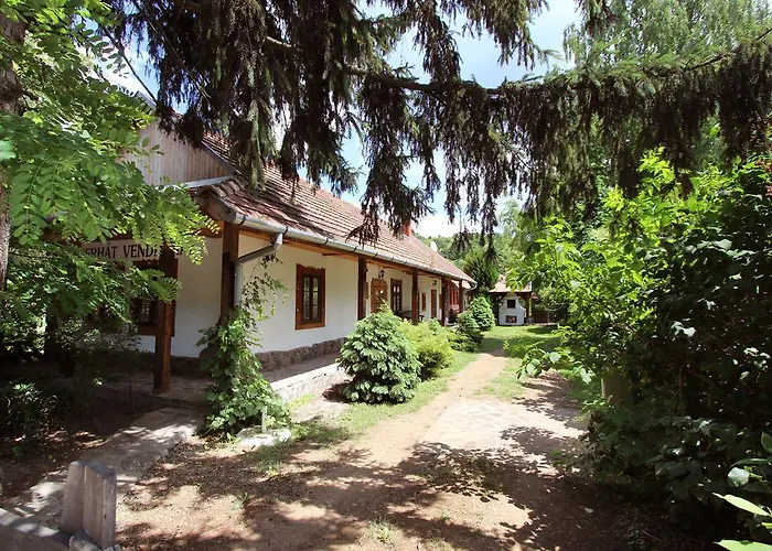Guest house Cserhat 3*